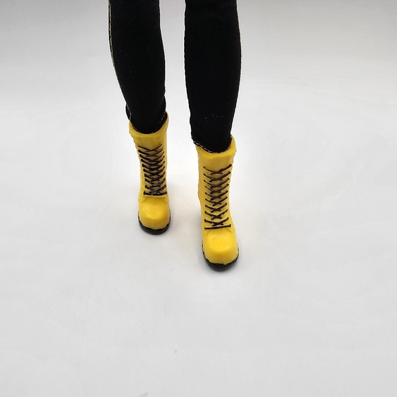 DC Comics Super Hero Girls Batgirl 12 inch Action Doll - Picture 5 of 6